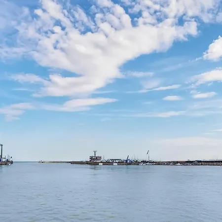 2 Bedroom Awesome In Gamaches (Somme)