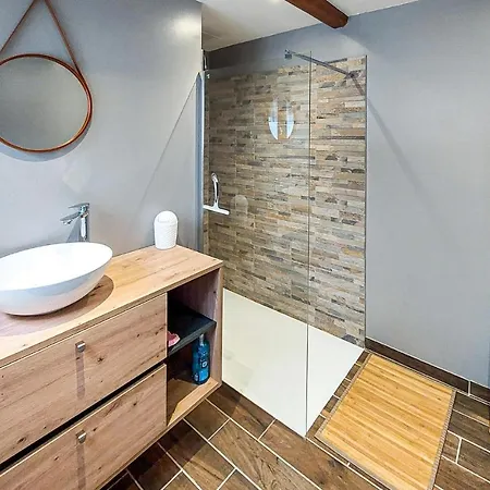 2 Bedroom Awesome In Gamaches (Somme)